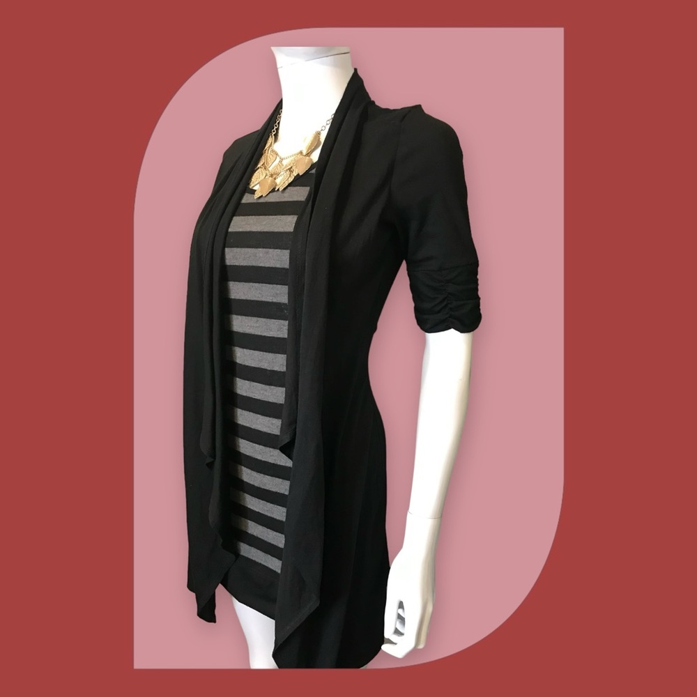 Size Small Delicious striped tunic. In black and gray